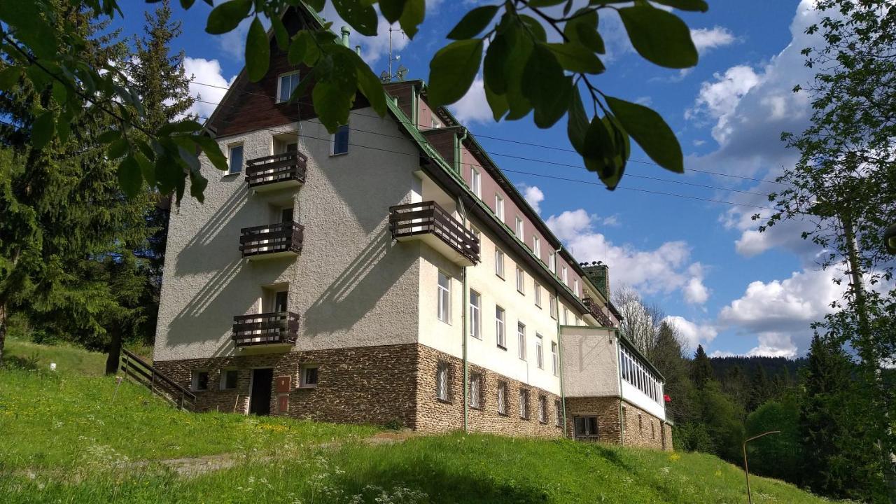 Chata Orovsky Zelezna Ruda Bagian luar foto