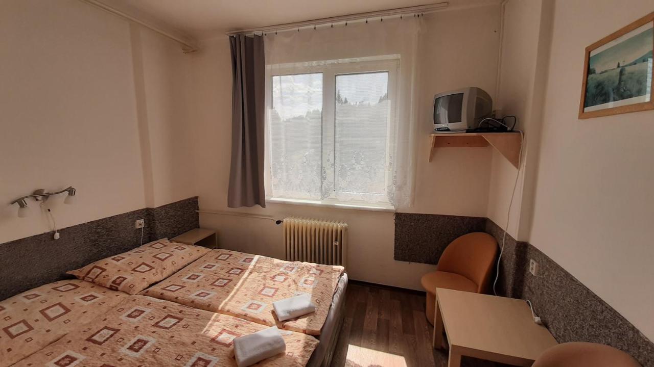 Chata Orovsky Zelezna Ruda Bagian luar foto